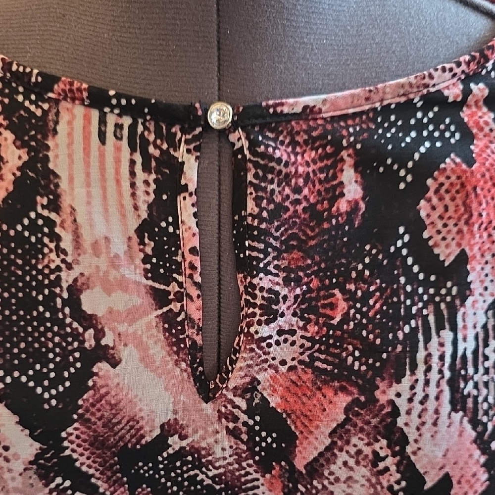 Jennifer Lopez Pink and Black Blouse - Picture 2 of 5